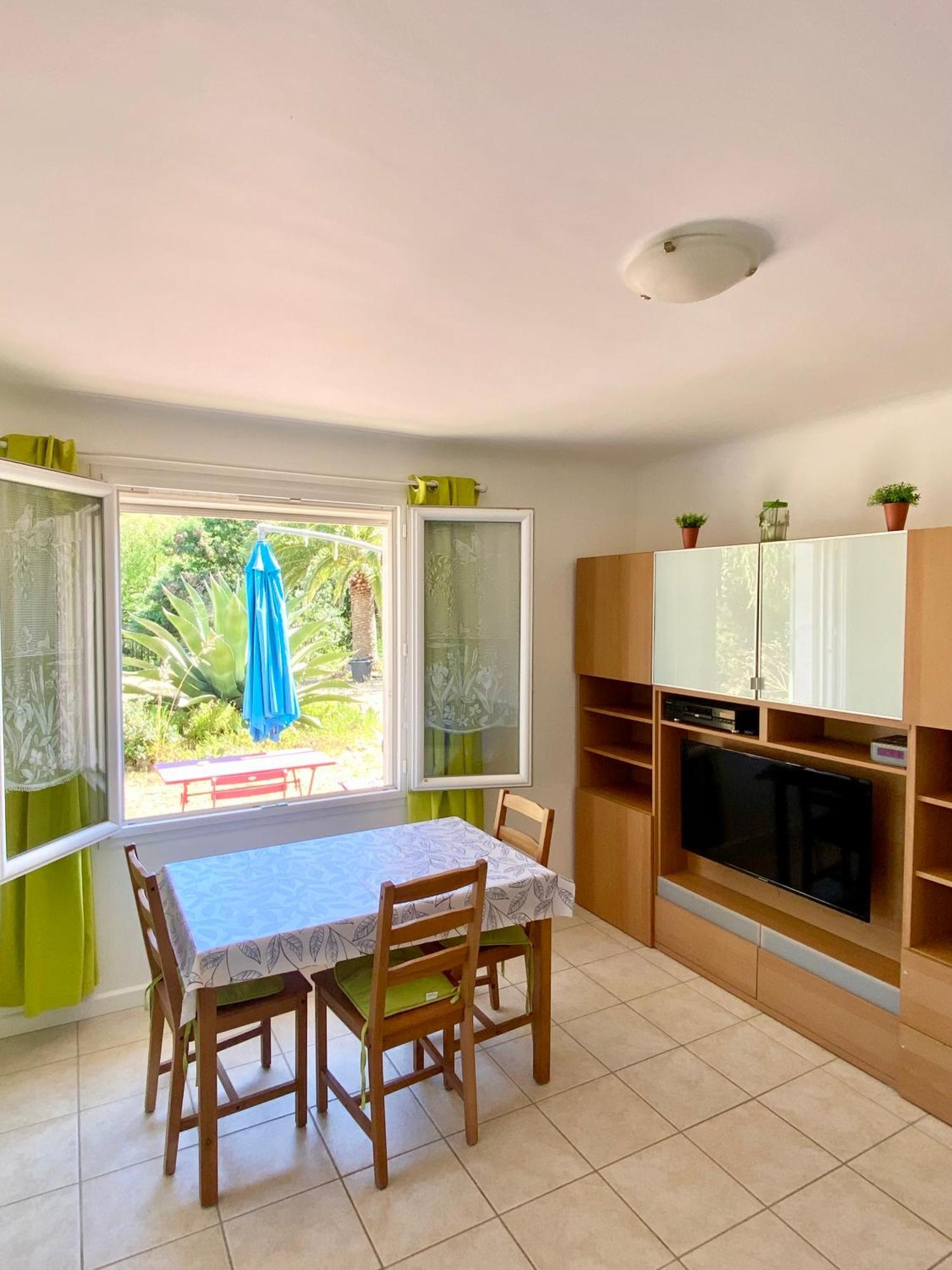 Chez Madou, T1 En Bas De Villa Et Rez De Jardin A 900M De La Mer Et Des Commerces Fréjus Extérieur photo
